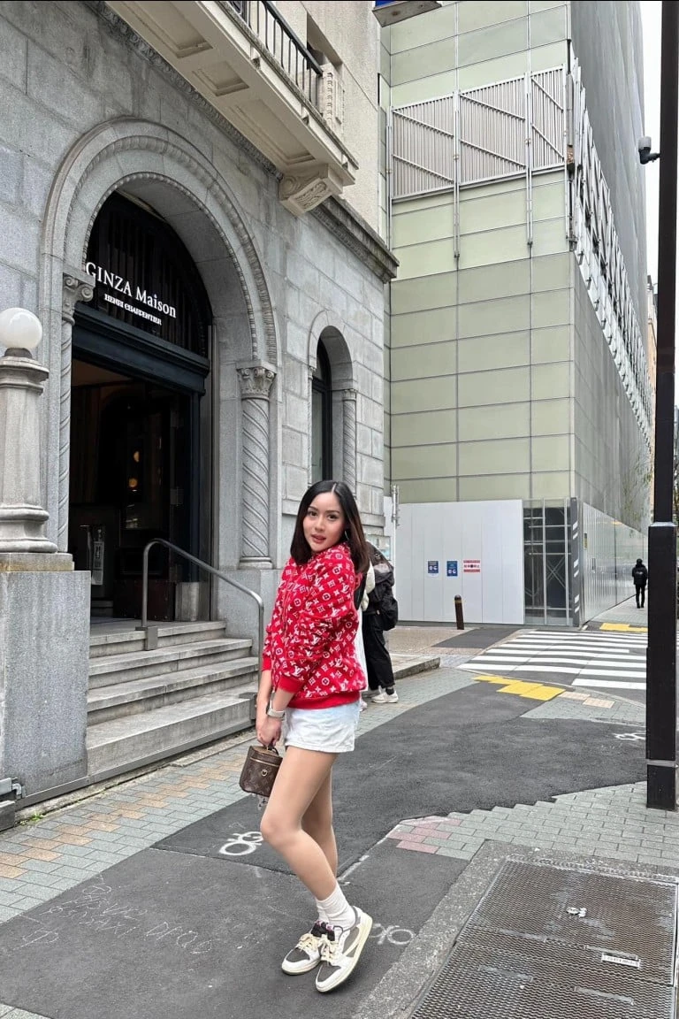 Nidkisสาวสอง