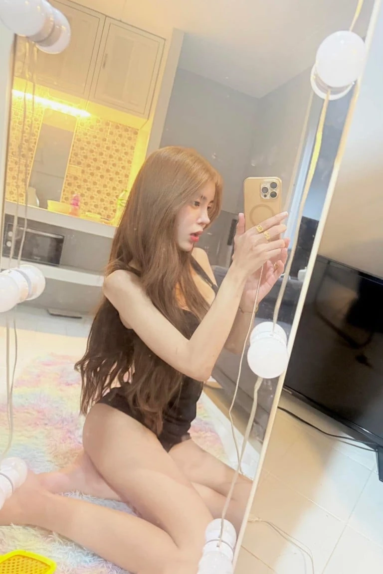 นิวเยียร์สาวสองแปลงเพศ